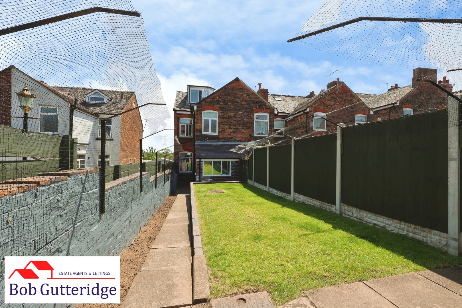 ENCLOSED REAR GARDEN